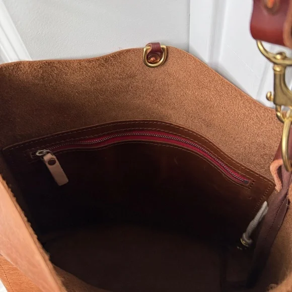 Meanwhile Back on the Farm Leather Carryall - Picture 12 of 13